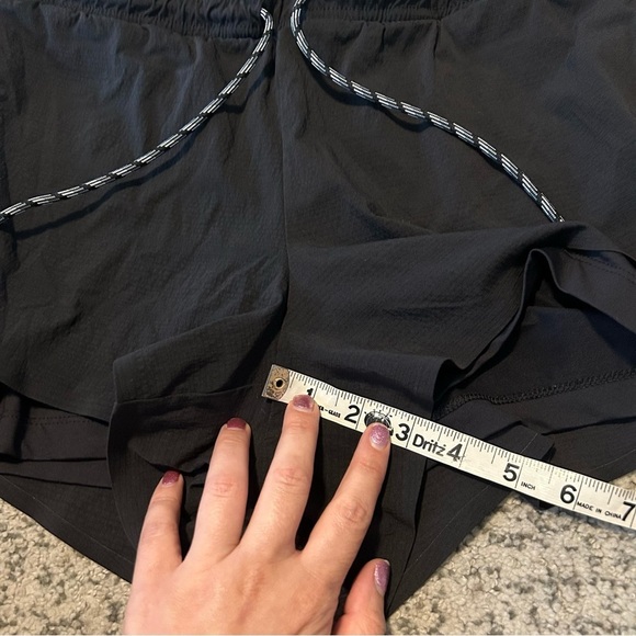 Athleta Black Crest 2 in 1 Shortie Shorts Size 10 - Picture 7 of 8